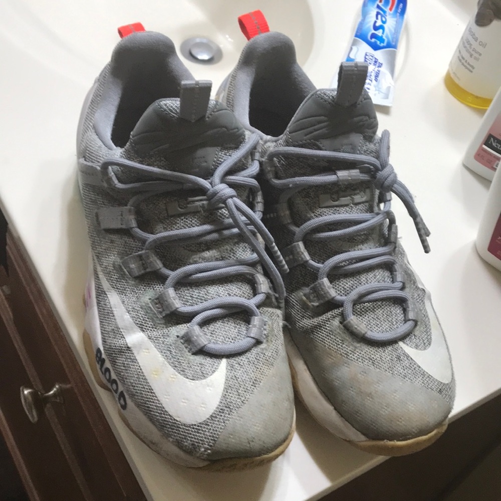 Lebron 13 - Picture 2 of 4
